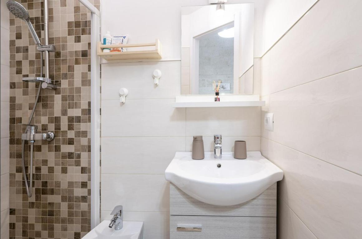 Chiarina Rooms 2 Полиняно а Маре Екстериор снимка